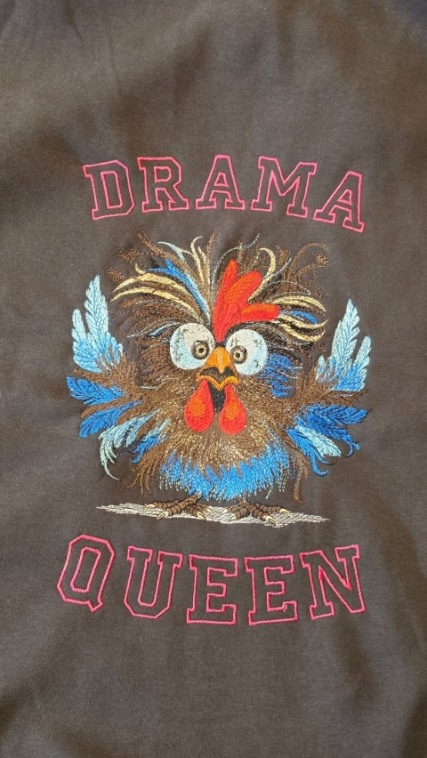 Bluza z kapturem i haftem na plecach – DRAMA QUEEN ? /różne kolory/